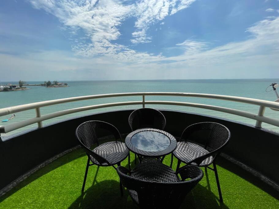 The Arena Tanjung Tuan Port Dickson Apartment ภายนอก รูปภาพ